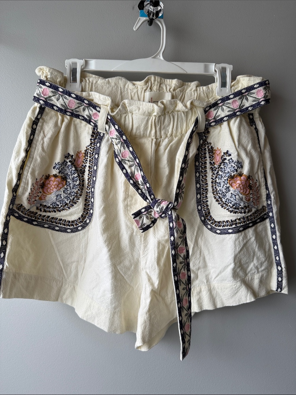 Anthropologie Cream Embroidered beaded Paperbag Waist Shorts with Floral Belt M